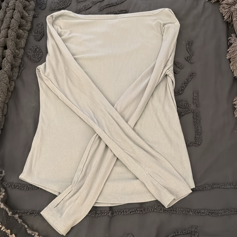 Old Navy Scoop Neck Long Sleeve Shirt - Picture 4 of 4